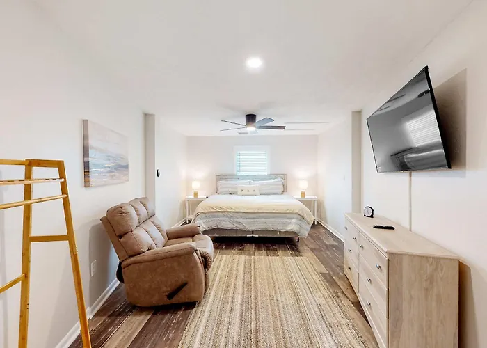 Dog-friendly With A Balcony Grill Outdoor Bar Swing W&d & Ac * Gulf Shores